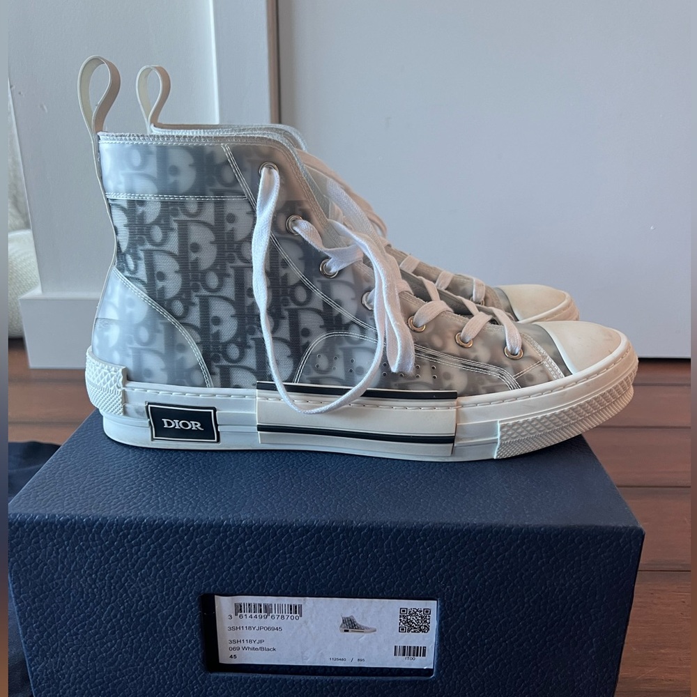B23 High-Top Dior Sneaker
